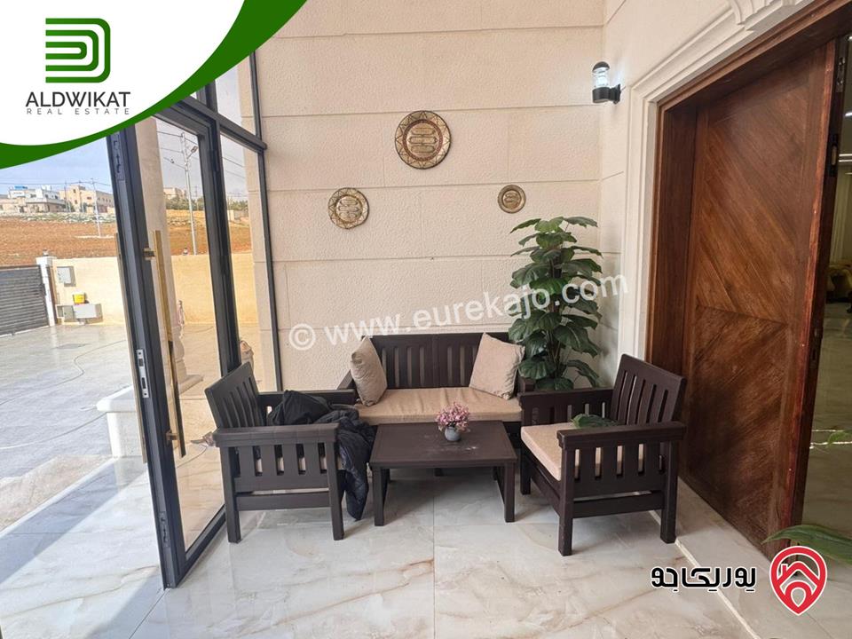 فيلا مستقلة للبيع في ناعور / شارع السلام مساحة الارض 900م ومساحة البناء 1000م ومساحة الحديقة 300م ومساحة الترس 100م