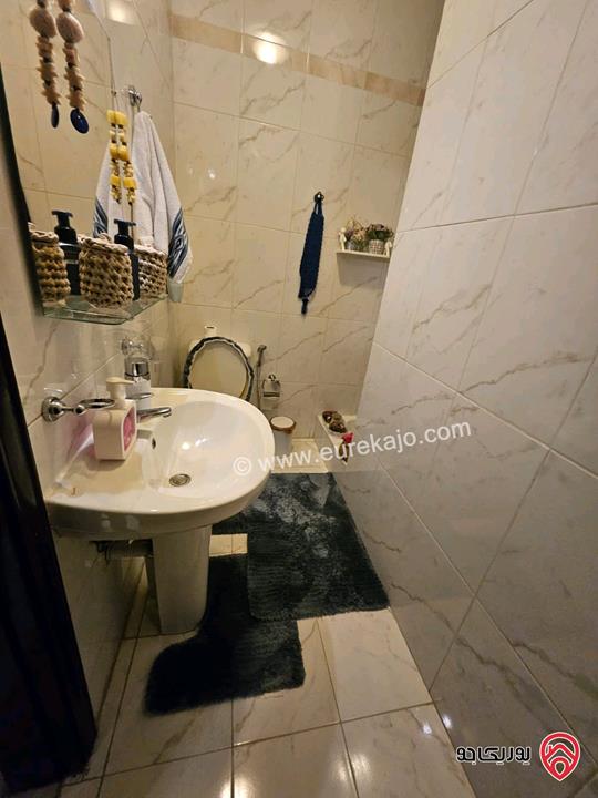 شقه طابق ارضي مساحة 150م مع حديقة 100م للبيع في عمان - الرابية 