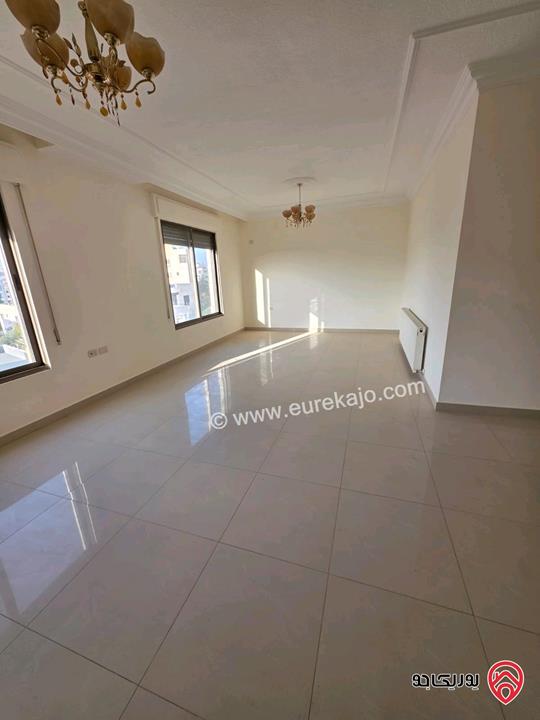 شقة طابق ثالث مساحة 190م للإيجار فارغة في عمان - خلدا 