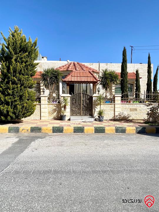 بيت مستقل مساحة 420م على أرض 760م للبيع في عمان - ابو علندا اسكان الكهربا 