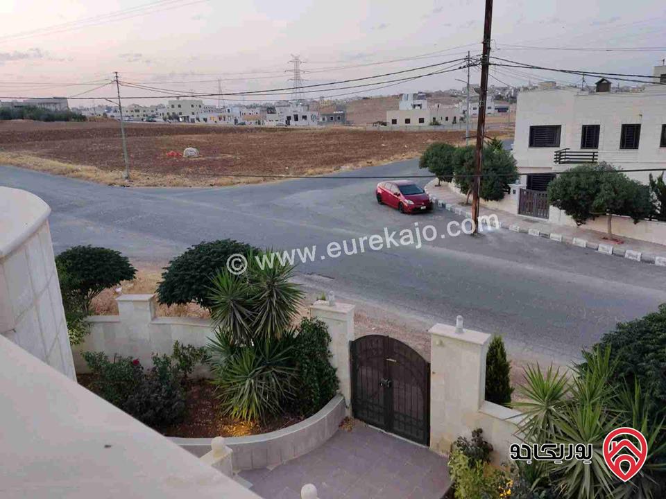 بيت مستقل مساحة 209م على ارض 532م للبيع على ثلاث شوارع في عمان - اليادودة اسكان الصيادلة