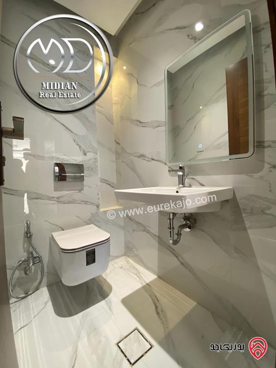 شقة دوبلكس جديدة فارغة للايجار في عمان - ضاحية النخيل طابق اخير مع روف مساحة 250م مع تراسات تشطيبات و ديكورات عصرية فاخرة