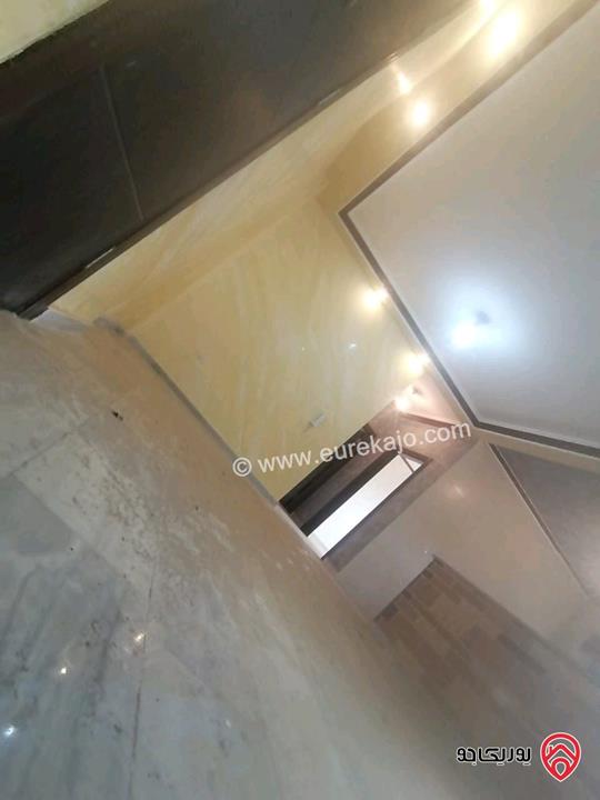 شقة مميزة طابق ثالث مساحة 92م للبيع في عمان - ابو نصير صحارى مول