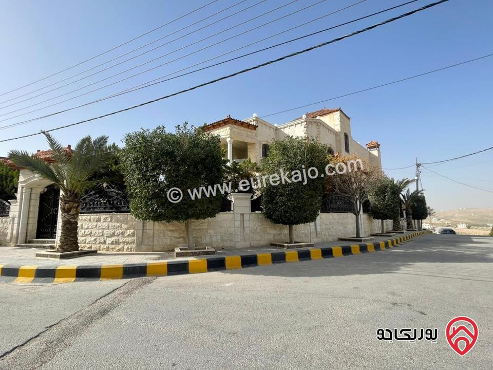 فيلا مساحة الارض 758م مساحة البناء 700م على شارعين للبيع في الزرقاء - ضاحية المدينة المنورة