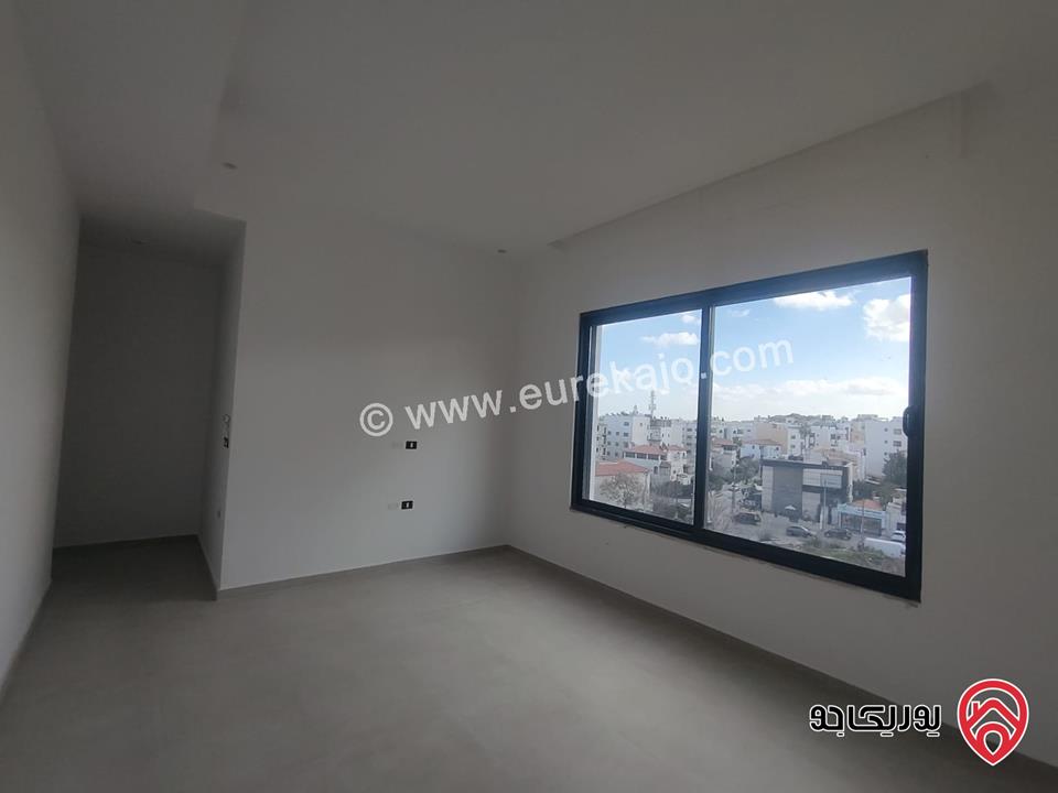 فلل متلاصقة مساحة الارض 250م مساحة البناء 500م للبيع في عمان - عبدون 