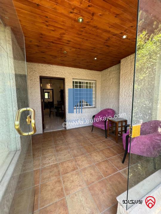 شقة أرضية مفروشة 200م مع حديقة وترسات 150م للبيع في جبل عمان 