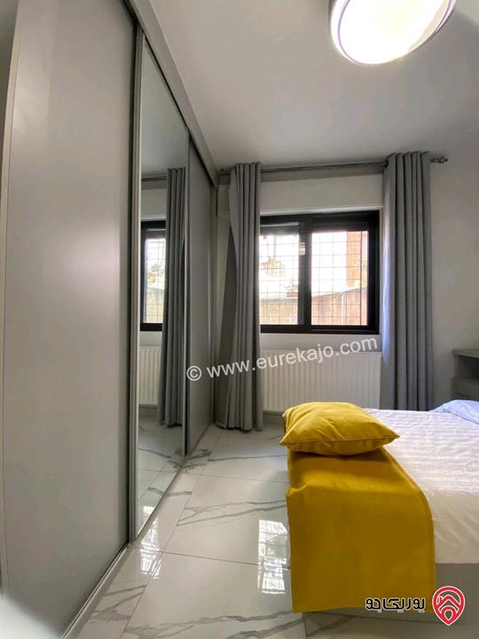 شقة مفروشة طابق أرضي مساحة 120م داخلي و 40م خارجي للإيجار في عمان - عبدون