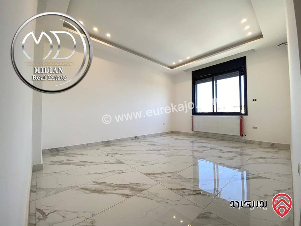 شقة دوبلكس ارضية للبيع في عمان - خلدا مساحة 315م مع ترس وحديقة 150م تشطيبات و ديكورات عصرية فاخرة جديدة لم تسكن