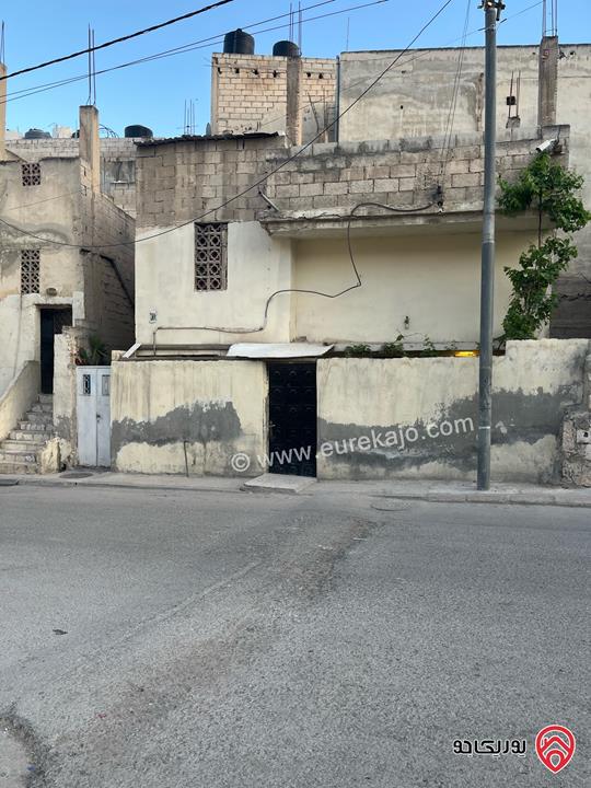عمارة مكونة من ثلاث طوابق + بيت جانبي + مخازن عدد2 على أرض 254م للبيع في الرصيفة حي المشيرفة