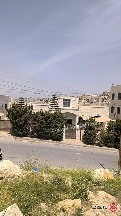 منزل مستقل مساحة 670م على أرض 501م للبيع في عمان - حي عدن شارع الرحاب 