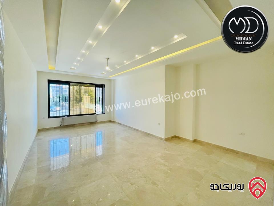 شقة ارضية جديدة للبيع ضاحية النخيل مساحة 205م مع ترس 70م تشطيبات و ديكورات فاخرة