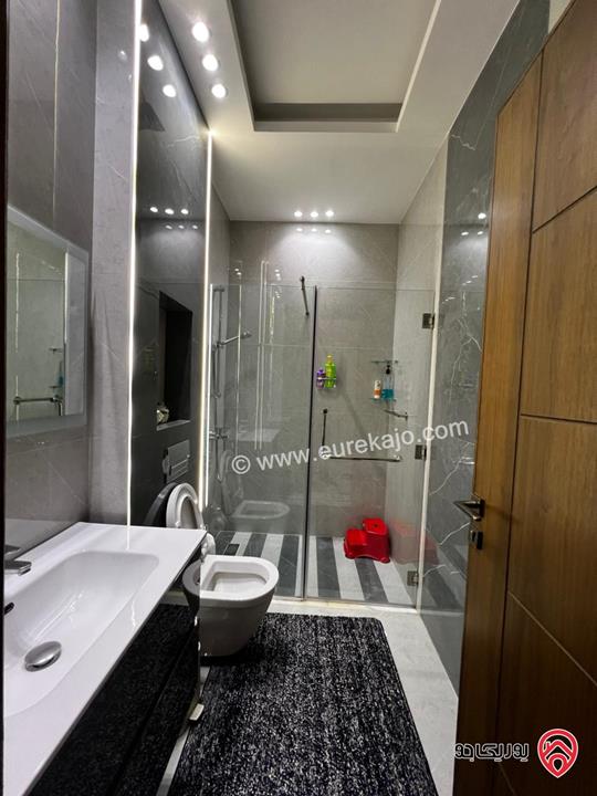 شقة فاخرة جديدة طابق ثالث دوبلكس مساحة 230م للبيع في عمان – خلدا