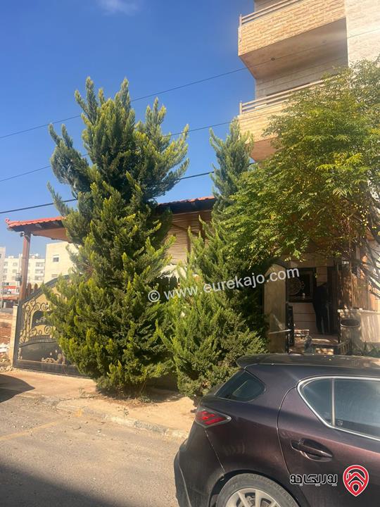 شقة طابق ارضي مساحة 150م داخلي و 70م خارجي وكراج خاص للبيع في عمان - طبربور 