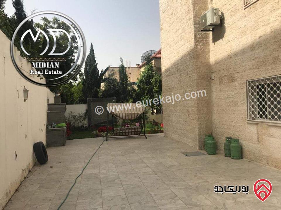 فيلا مستقلة مساحة البناء 650م على أرض 750م تشطيبات و ديكورات سوبر ديلوكس مع تراسات و حدائق بسعر مميز جداً للبيع في عمان - ام اذينة