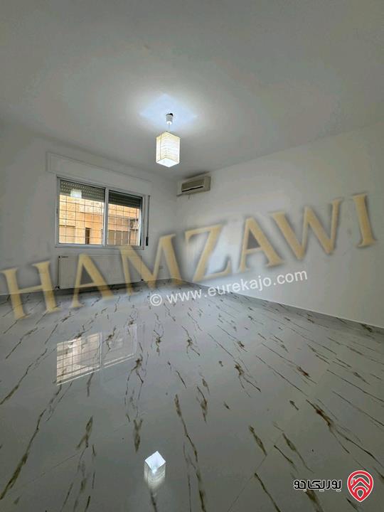 شقة ديلوكس فاخرة أرضية مساحة 170م داخلي و 40م خارجي للايجار في عمان - دير غبار