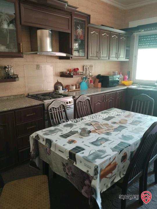 شقة ارضية مساحة 150م داخلي و 60م خارجي للبيع مفروش في عمان - صويلح