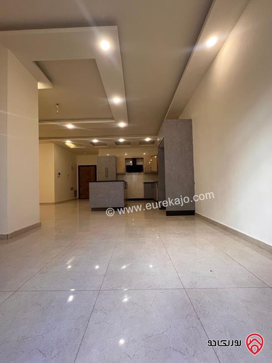 شقة أرضية مساحة 220م داخلي و 150م خارجي للايجار في عمان - ام السماق 