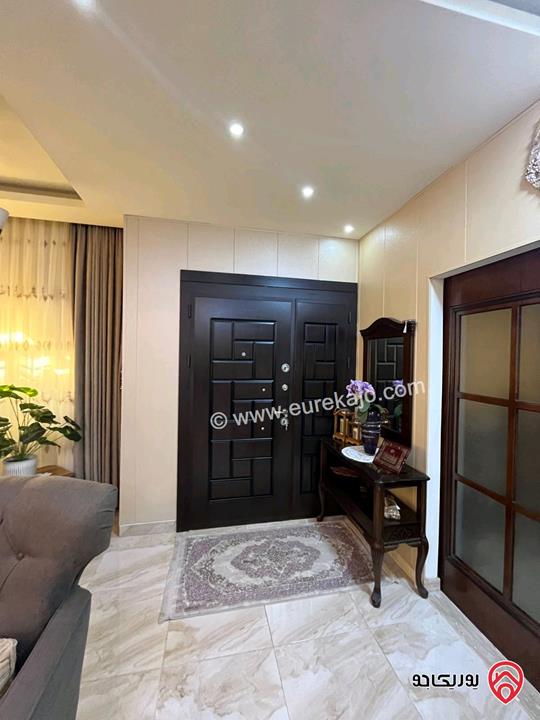 فيلا طابقين سوبر ديلوكس مساحة 330م على أرض 501م للبيع في الزرقاء