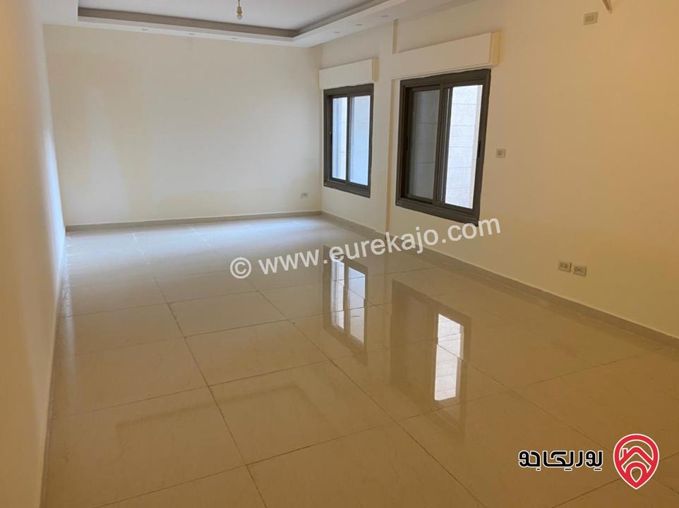 شقة تسوية طابقية مساحة 270م داخلي و 50م خارجي للإيجار في عمان - دير غبار