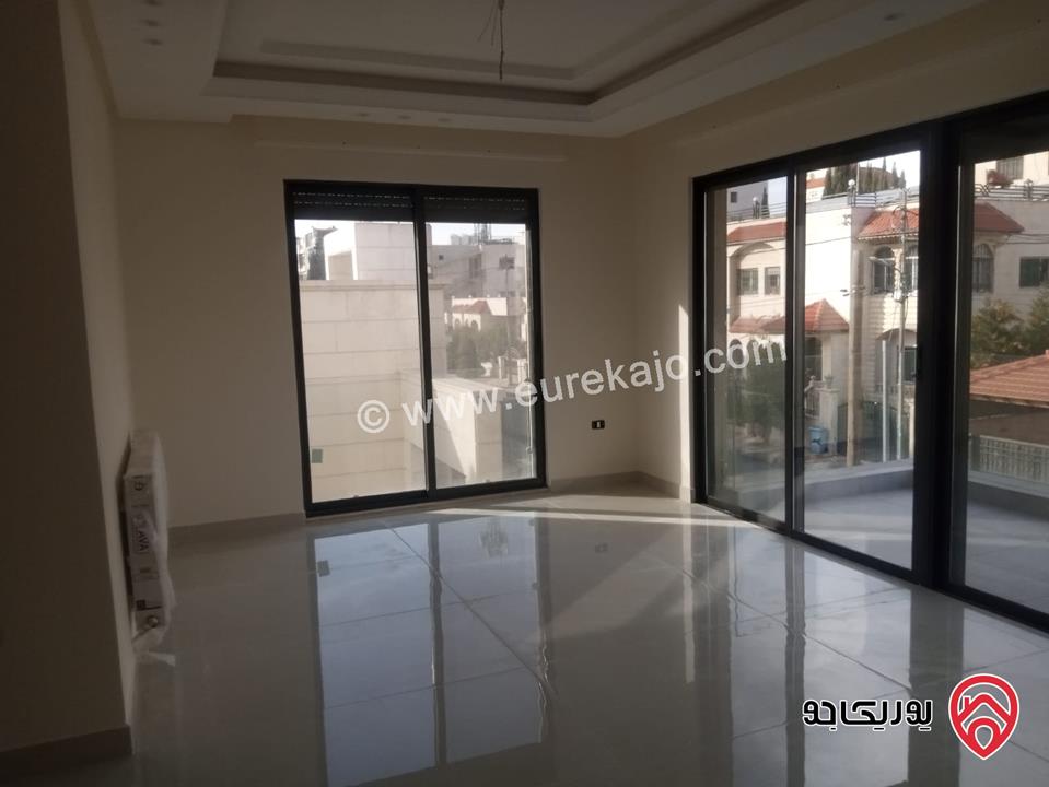 شقة فاخرة طابق اول مساحة 174م للبيع في عمان - رجم عميش