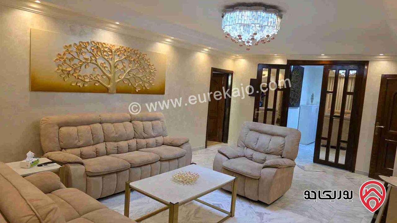 شقة طابقية طابق ثالث مساحة 305م للبيع في عمان - الرابية