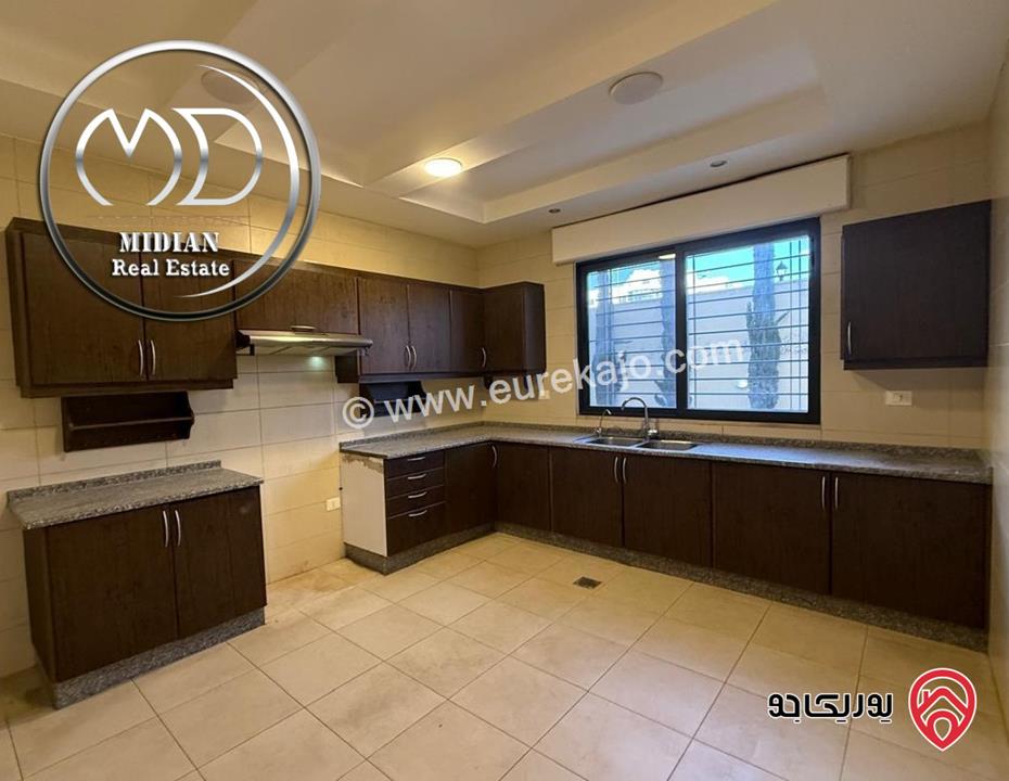 شقة شبه ارضي فارغة للايجار في عمان - خلدا العوجانية مساحة 250م 4 نوم مع تراسات و حدائق تشطيبات و ديكورات فاخرة