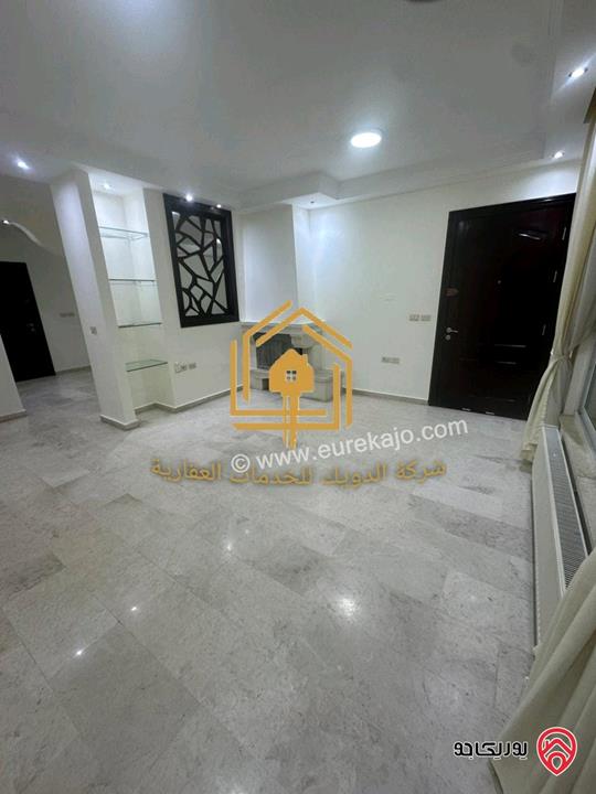 شقة فارغة شبه أرضية مساحة 186م داخلي و 120م خارجي للإيجار في عمان - دير غبار 