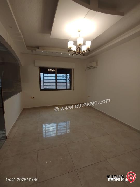 شقة طابق ارضي مساحة 150م داخلي و 70م خارجي وكراج خاص للبيع في عمان - طبربور 