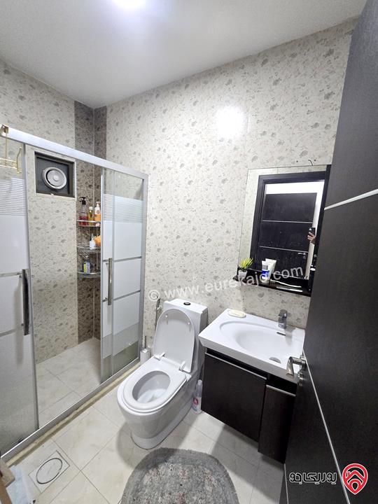 شقة أرضية مساحة 111م مع تراس 40م للبيع في عمان - خلدا 