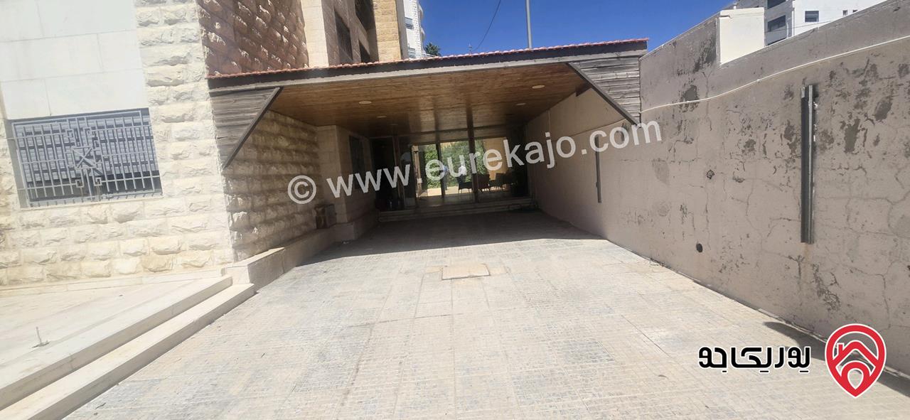 شقة ارضية مساحة 351م و حديقة وتراسات 350م للبيع في عمان - الرابية