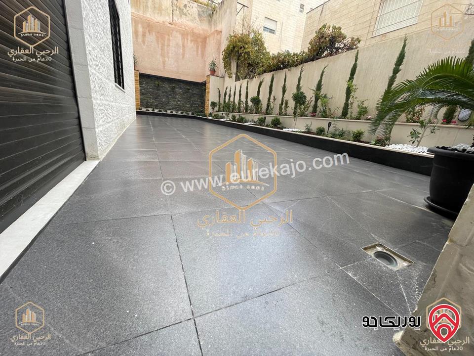 شقة فارغة أرضية مساحة 225م داخلي و 200م خارجي للايجار في عمان - الجبيهة