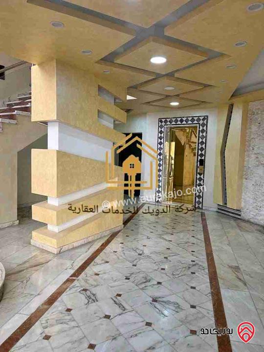 شقة فارغة طابق ارضي مساحة 150م مع ترس 150م للإيجار في عمان - خلدا 