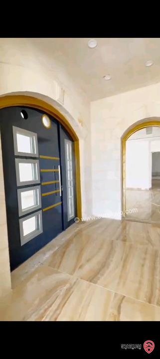 فيلا مساحة 1300م على أرض 1200م للبيع في عمان - الجبيهة 