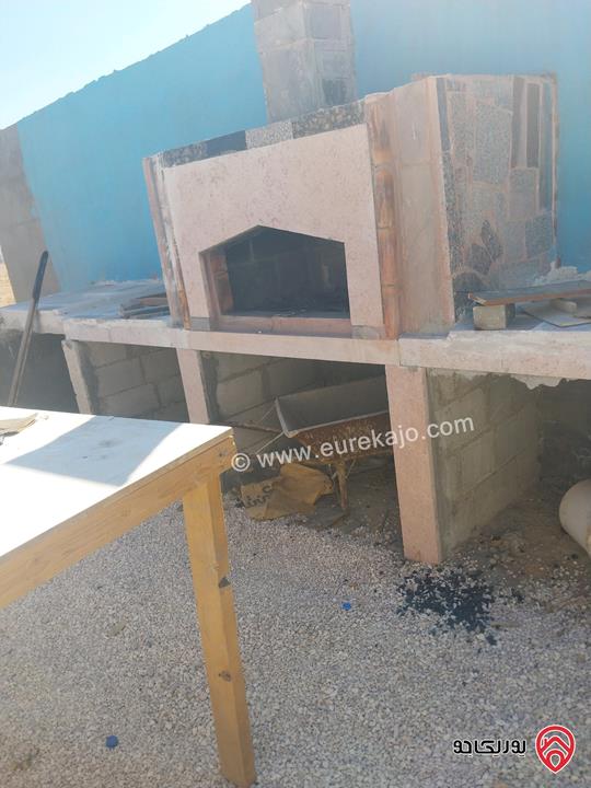 مزرعة مساحة الأرض 3 دونم و 400م والبناء 200م للبيع في المفرق - المعمرية