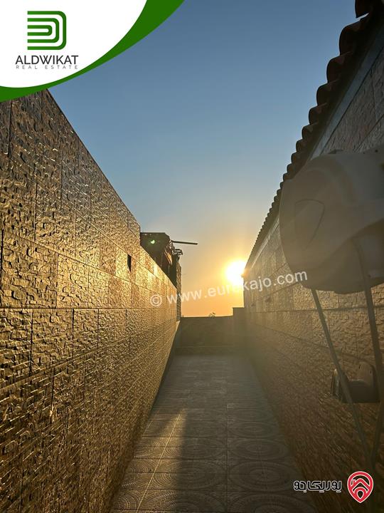 فيلا مستقلة مفروشة للبيع في عمان - ناعور مساحة الارض 1050م ومساحة البناء 1000م ومساحة الحديقة 400م ومساحة الترس 200م موقع اطلالة رائع ومميز