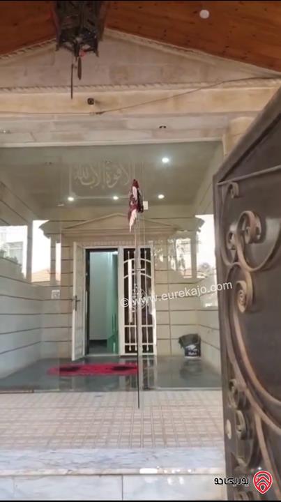 شقة أرضية مساحة 310م داخلي و 100م خارجي للبيع في عمان - الجبيهة 