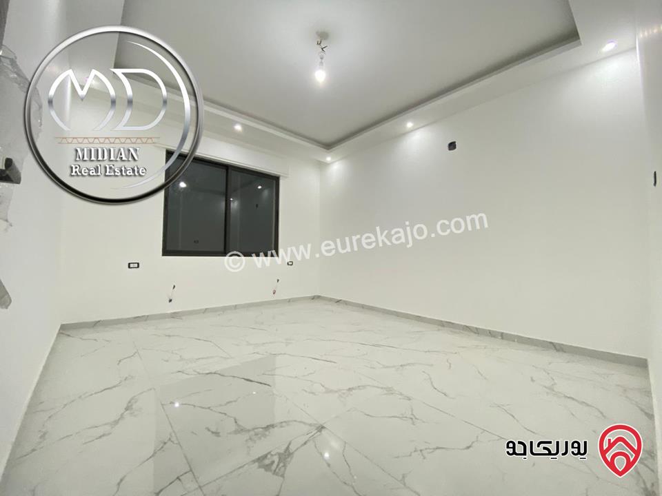 شقة دوبلكس طابق اخير مع روف للبيع في عمان - الرابية مساحة 230م تشطيبات سوبر ديلوكس اطلالة جميلة بسعر مميز