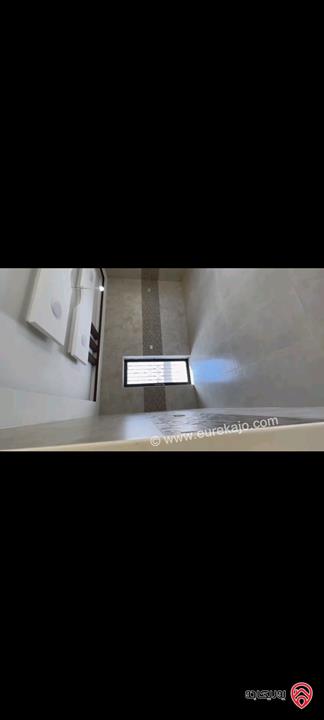 شقة شبه أرضية مساحة 190م داخلي و 40م خارجي للبيع في عمان - شفابدران