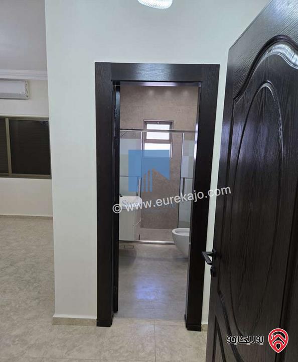 شقة طابقية مميزة للبيع في عمان - أم السماق طابق ثالث 230م مع روف 130م 