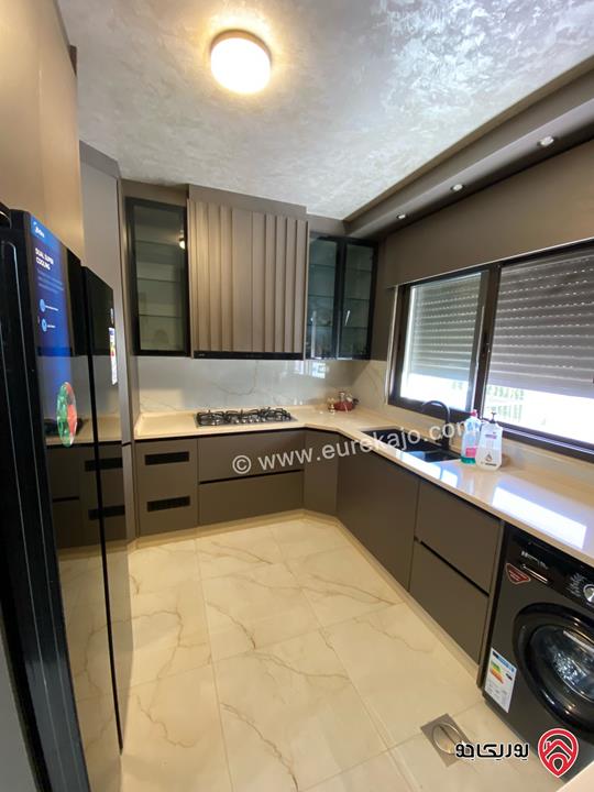 شقة أنيقة مفروشة بالكامل (فرش جديد) طابق أول مساحة 140م للايجار في عمان - ام السماق