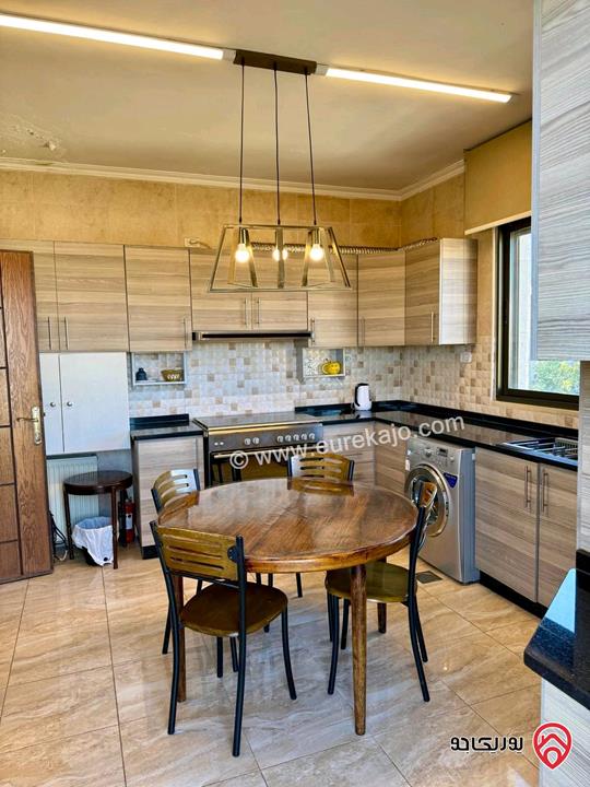 شقة طابق ثالث مساحة 174م + روف 150م للبيع في عمان - السابع 