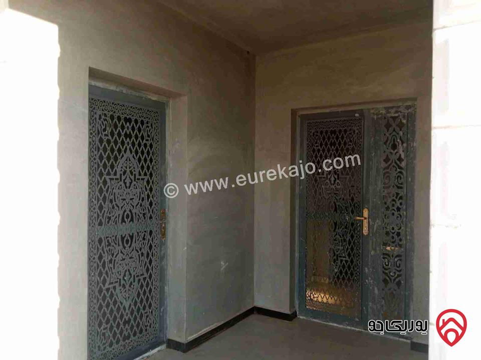 بيت مستقل مساحة 130م على أرض 5 دونم للبيع في المفرق
