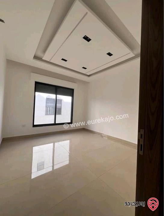 شقة فارغة طابق ثاني مساحة 250م للايجار في عمان - خلدا 