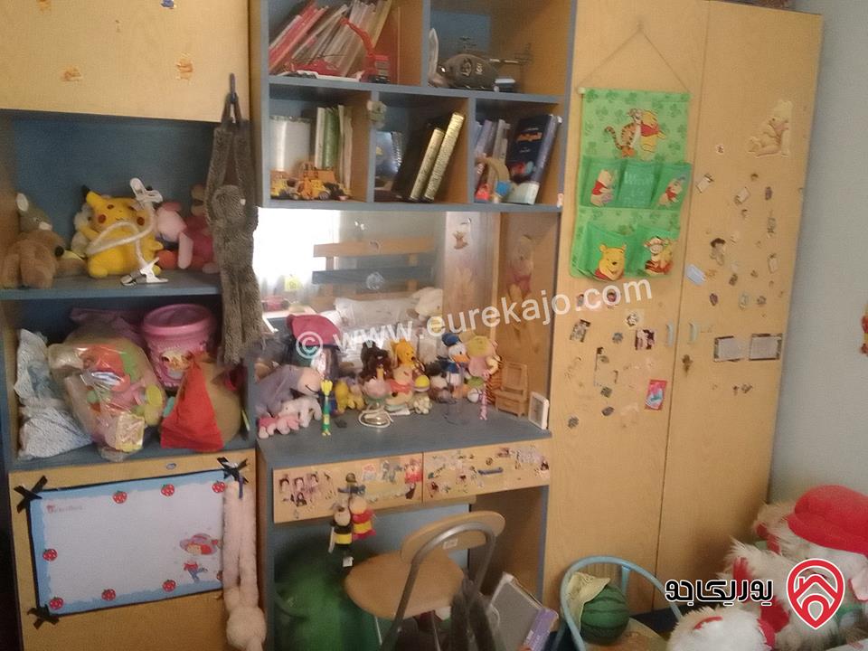 شقة ارضية على شارعين مساحة 107م داخلي و 50م خارجي للبيع مفروشة في عمان - الجبيهة