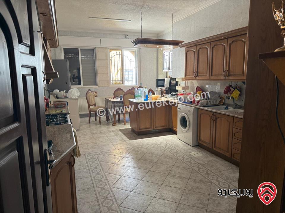 فيلا مساحة 700م على أرض 1073م للبيع في عمان - الجبيهة حي إبن عوف