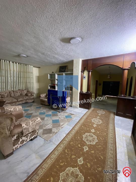 شقة طابقية أرضية مميزة للبيع في أم أذينة - قرب سوق الذهب 500م مع حديقة وترسات 300م