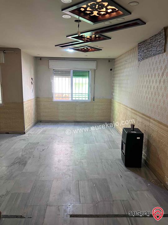 شقة شبه أرضية مساحة 100م داخلي و 100م خارجي للبيع في عمان - الجبيهة 