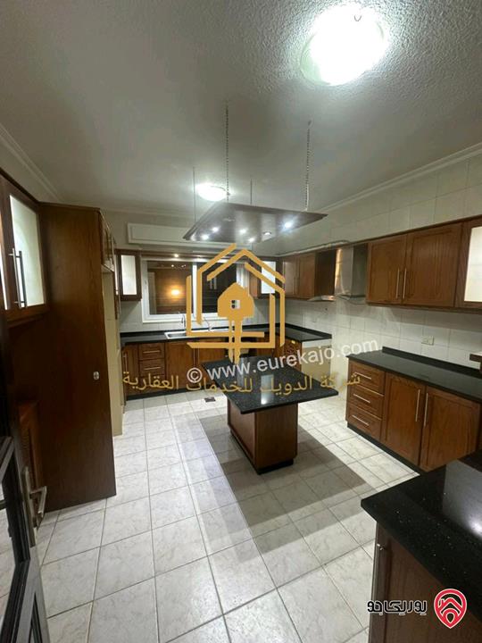 شقة فارغة شبه أرضية مساحة 186م داخلي و 120م خارجي للإيجار في عمان - دير غبار 