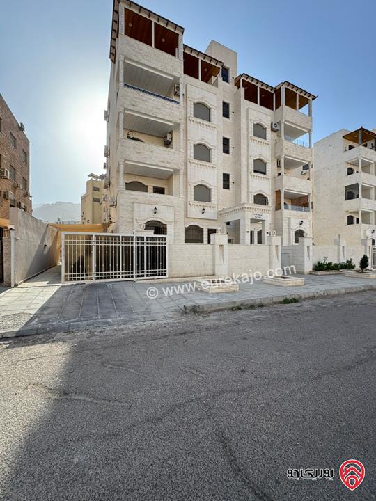 شقة أرضية مميزة مساحة 162م داخلي و 280م خارجي للبيع المنطقة الخامسة / العقبة