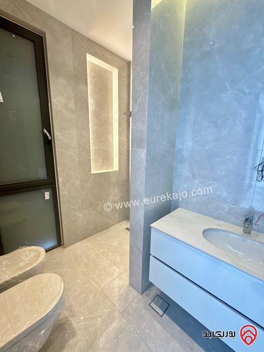 فيلا عدد 2 متلاصقتان مساحة البناء 885م على أرض 500م لكل فيلا للبيع في عمان - رجم عميش بإطلالة جميلة